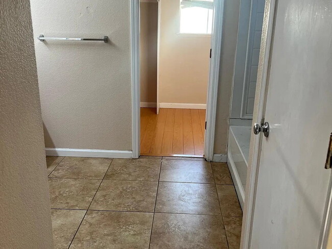 Building Photo - This beautifully updated 3-bedroom home features a spacious loft that can easily be converted int...
