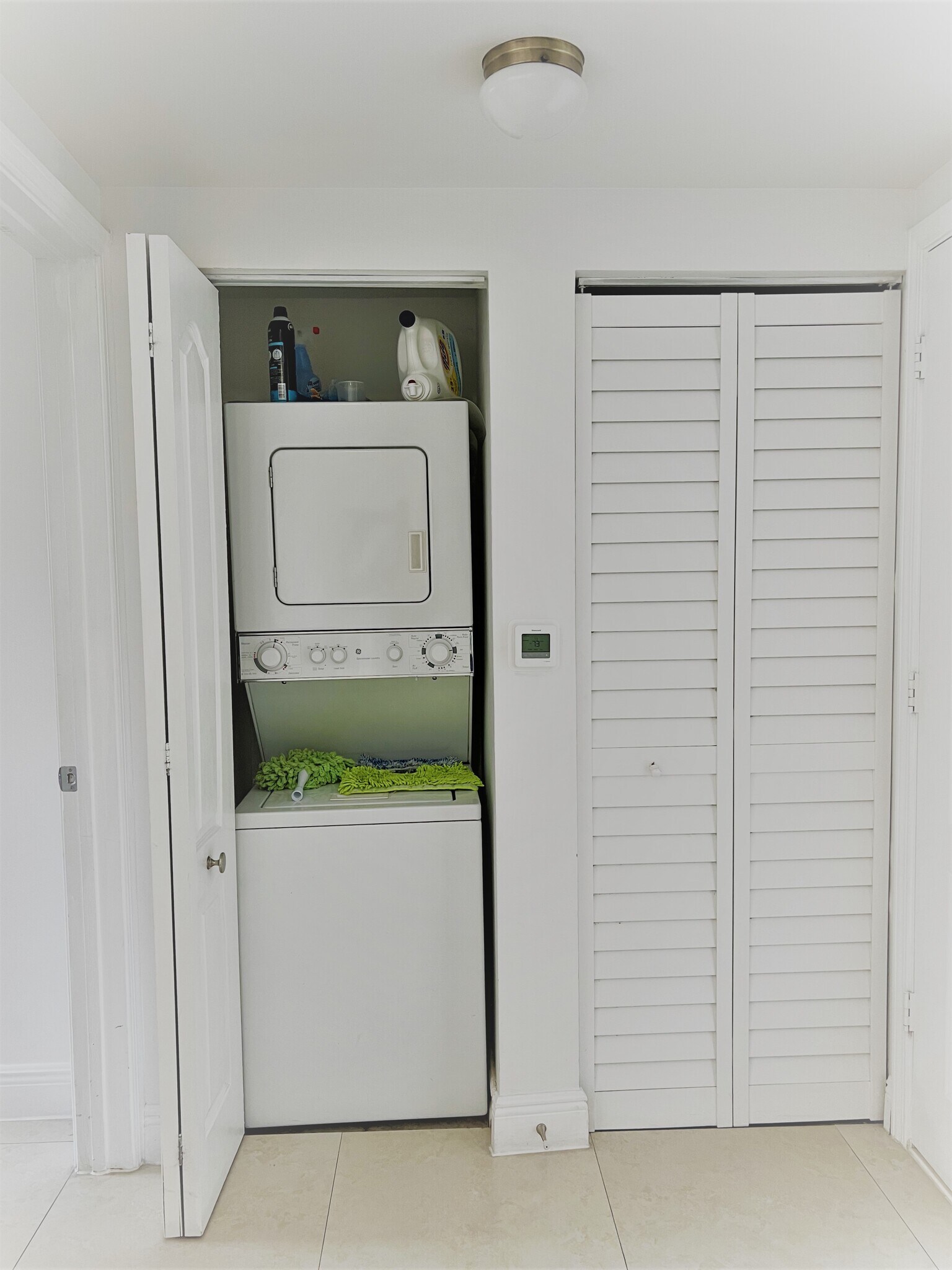 Building Photo - 117 NW 42nd Ave