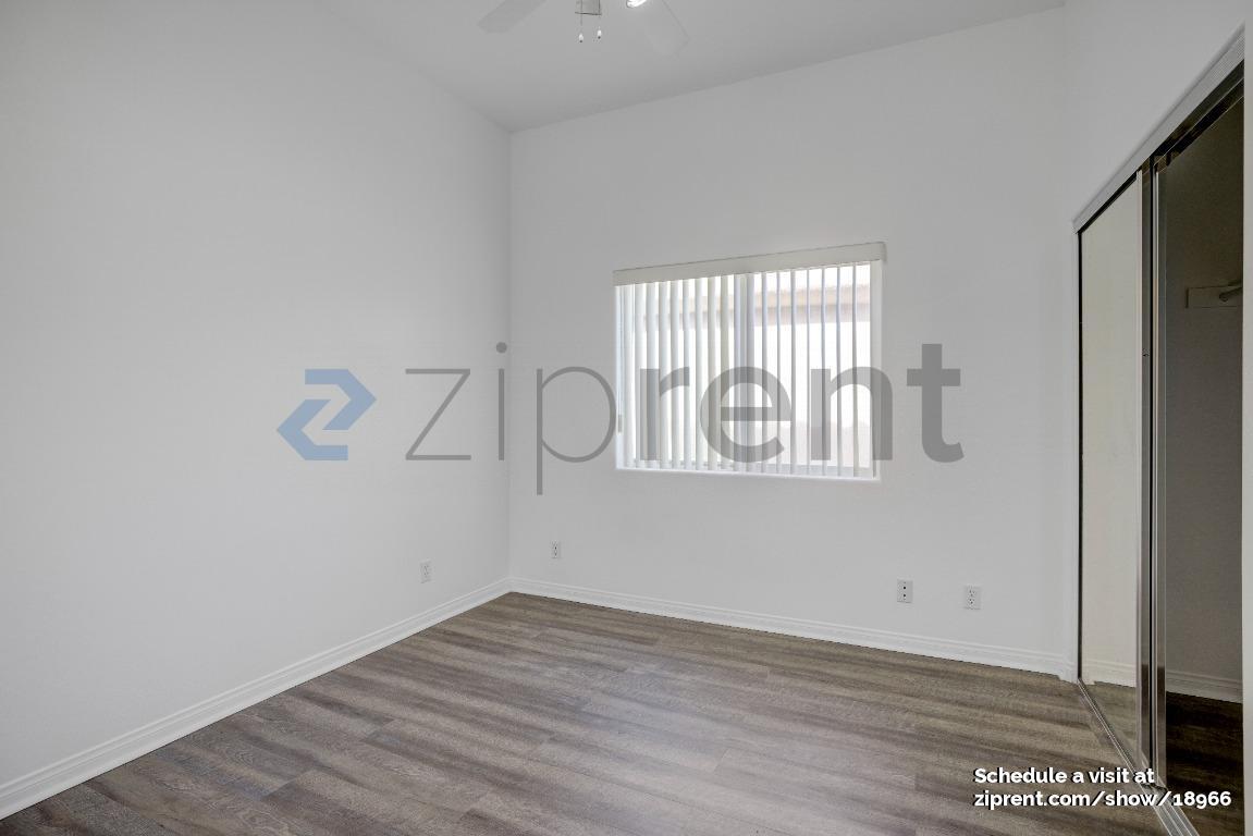 Building Photo - Unit C