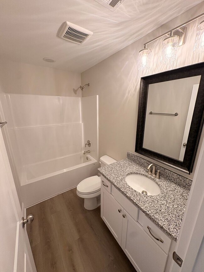 Building Photo - 104 Alva Ct