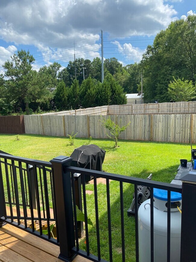 Building Photo - Beautiful 4 Bedroom