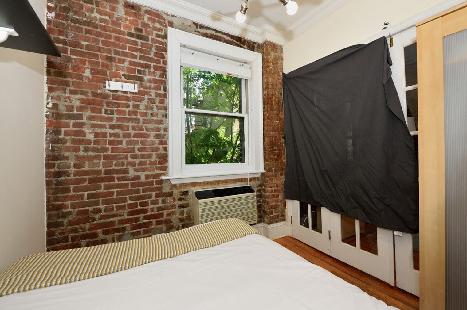 Building Photo - 692 10th Ave