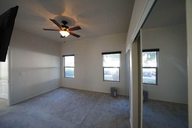 Building Photo - SHOWINGS AVAILABLE NOW