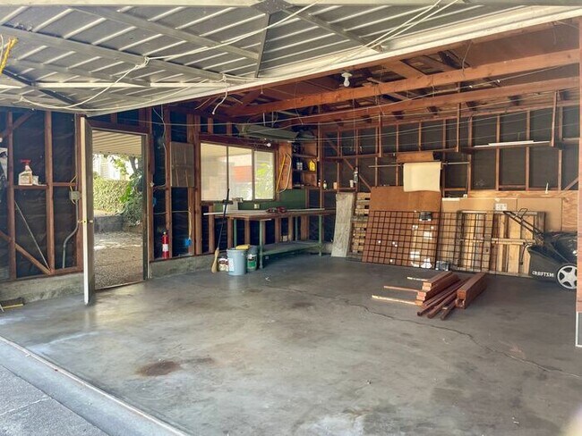 Building Photo - Updated Two Bedroom Home - Available October