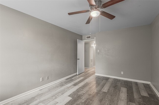 Building Photo - 818 University Ave