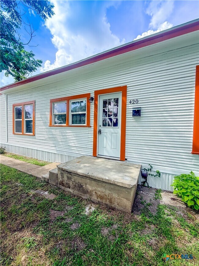Building Photo - 420 S 27th St