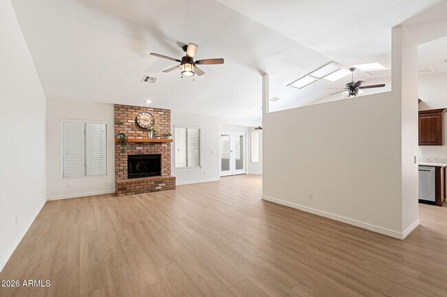 Building Photo - 620 E Appaloosa Rd