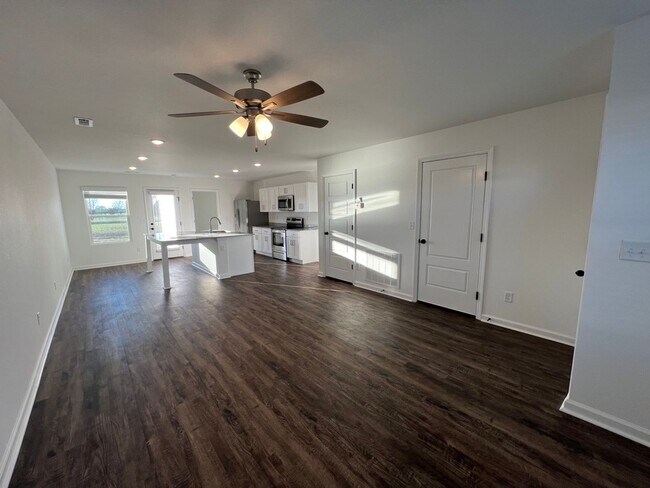 Building Photo - New Beginnings Start with AMRR: 3 Bedroom ready for move in!