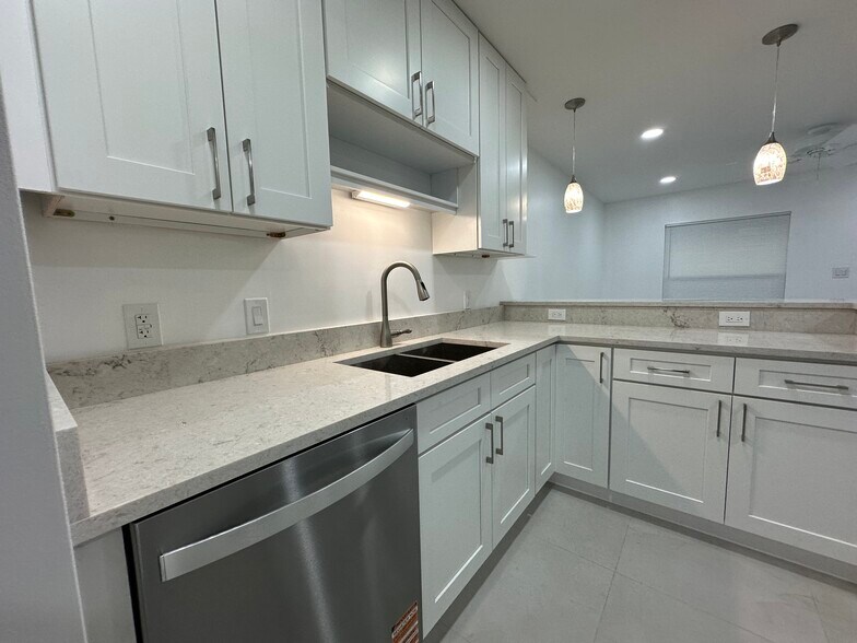 Building Photo - 2112 Garfield St