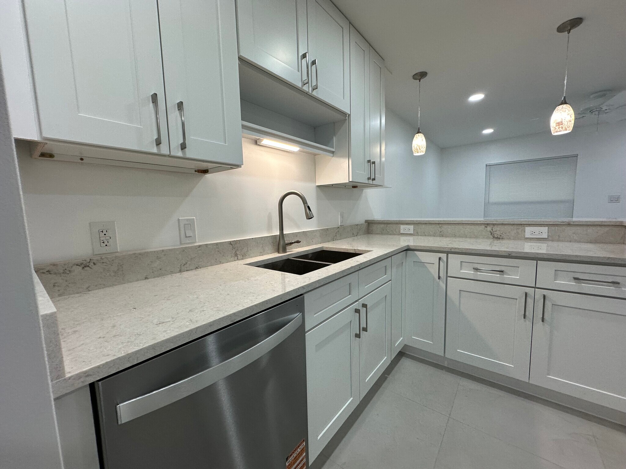 Building Photo - 2112 Garfield St