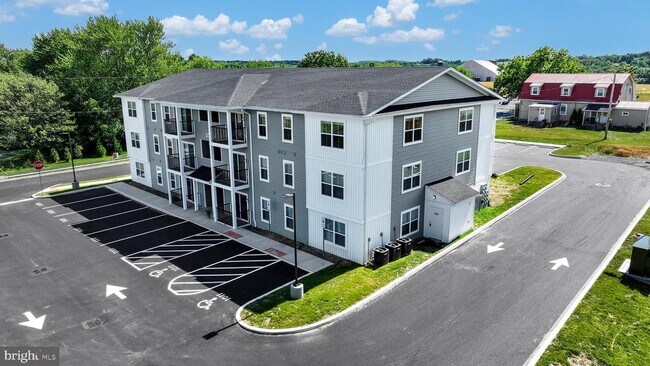 Building Photo - 1000 COLBY Ln