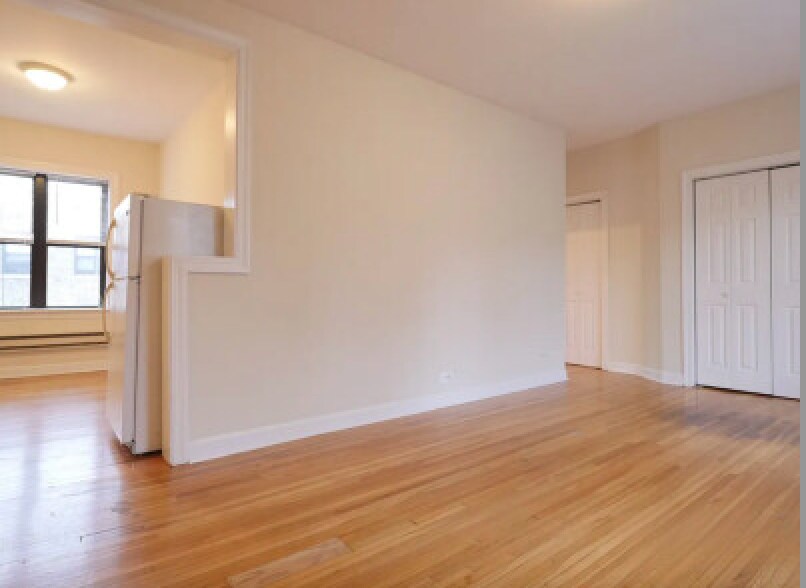 Building Photo - 3755 N Pine Grove Ave