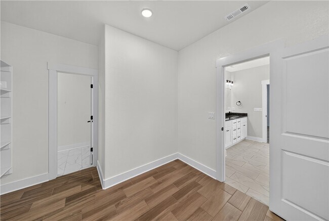 Building Photo - 2040 Myrrh Pl