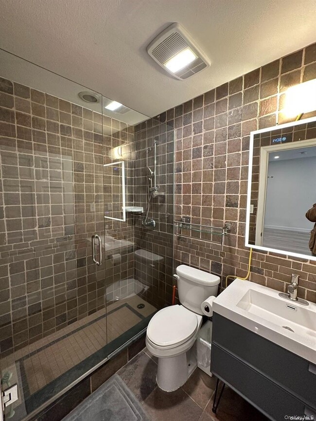 Building Photo - 13-36-36 Robin Ln