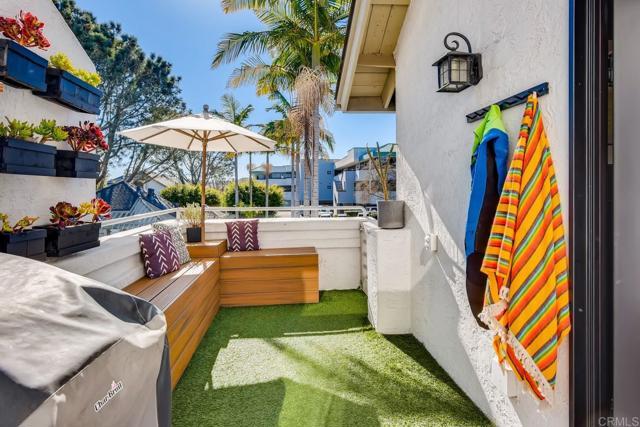 Building Photo - 536 Via De La Valle