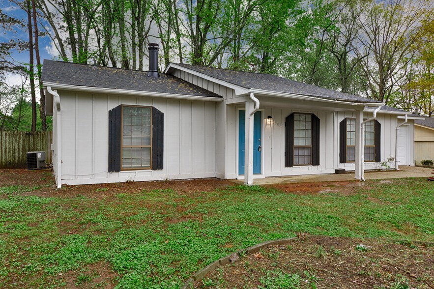 Building Photo - 3909 Fair Oak Ln SW