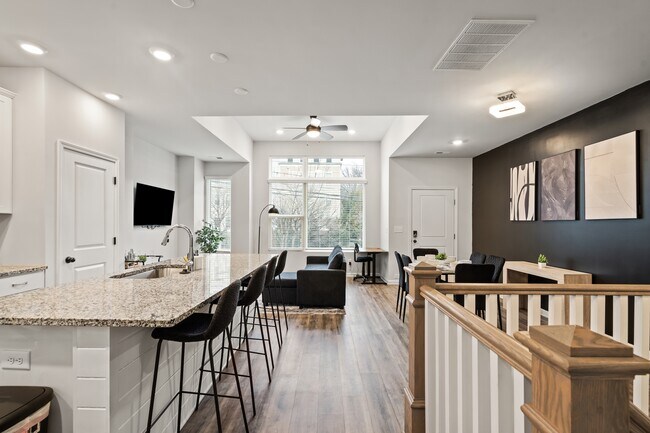 Building Photo - 2037 Statesville Ave