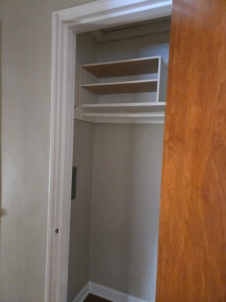 Building Photo - 1043 Broadview Blvd S