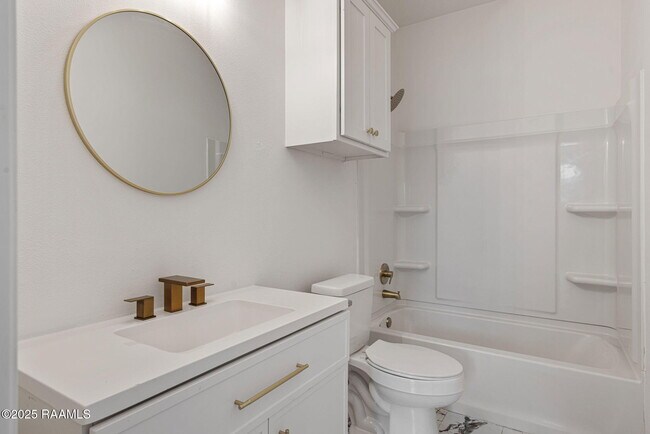 Building Photo - 326 Forest Grove Dr