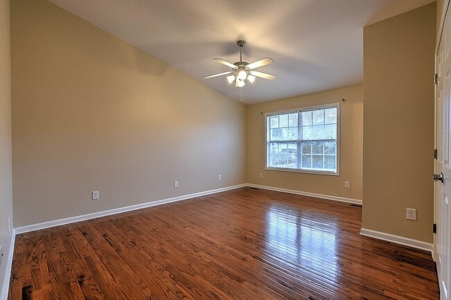 Building Photo - 2121 S Greenwood Dr
