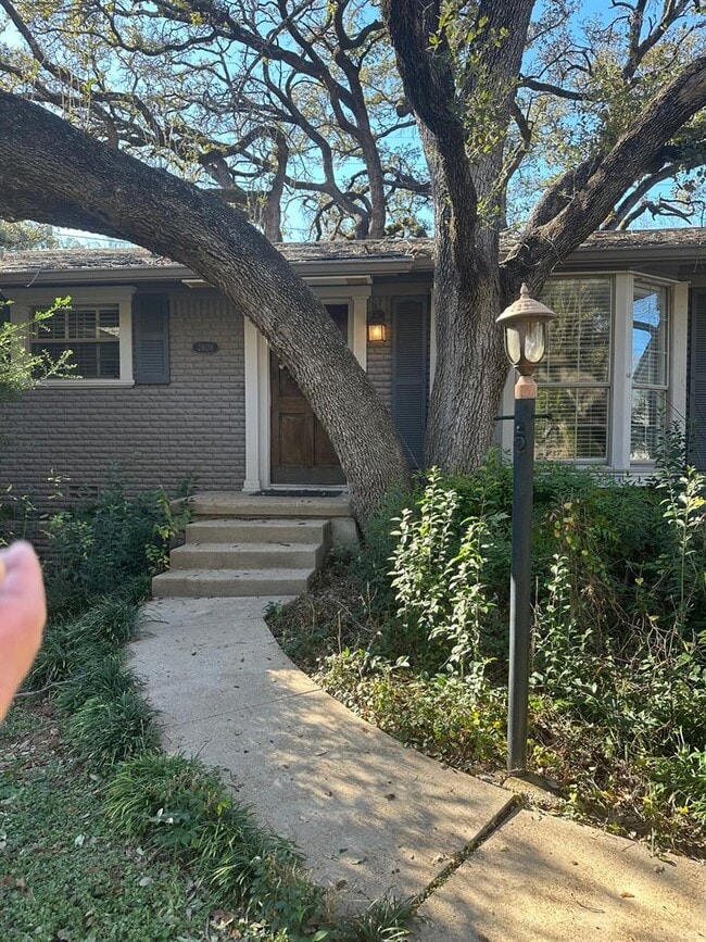 Primary Photo - 2608 N 42nd St