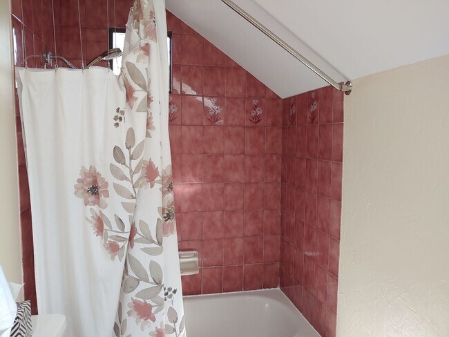 Building Photo - Fully Furnished Executive Sander's Beach Rental