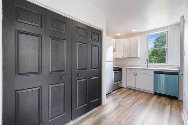 Building Photo - 4 Bed 1 Bath Single Family Home