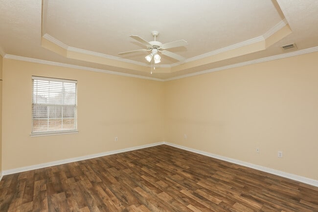 Building Photo - 549 Oak Ridge Way
