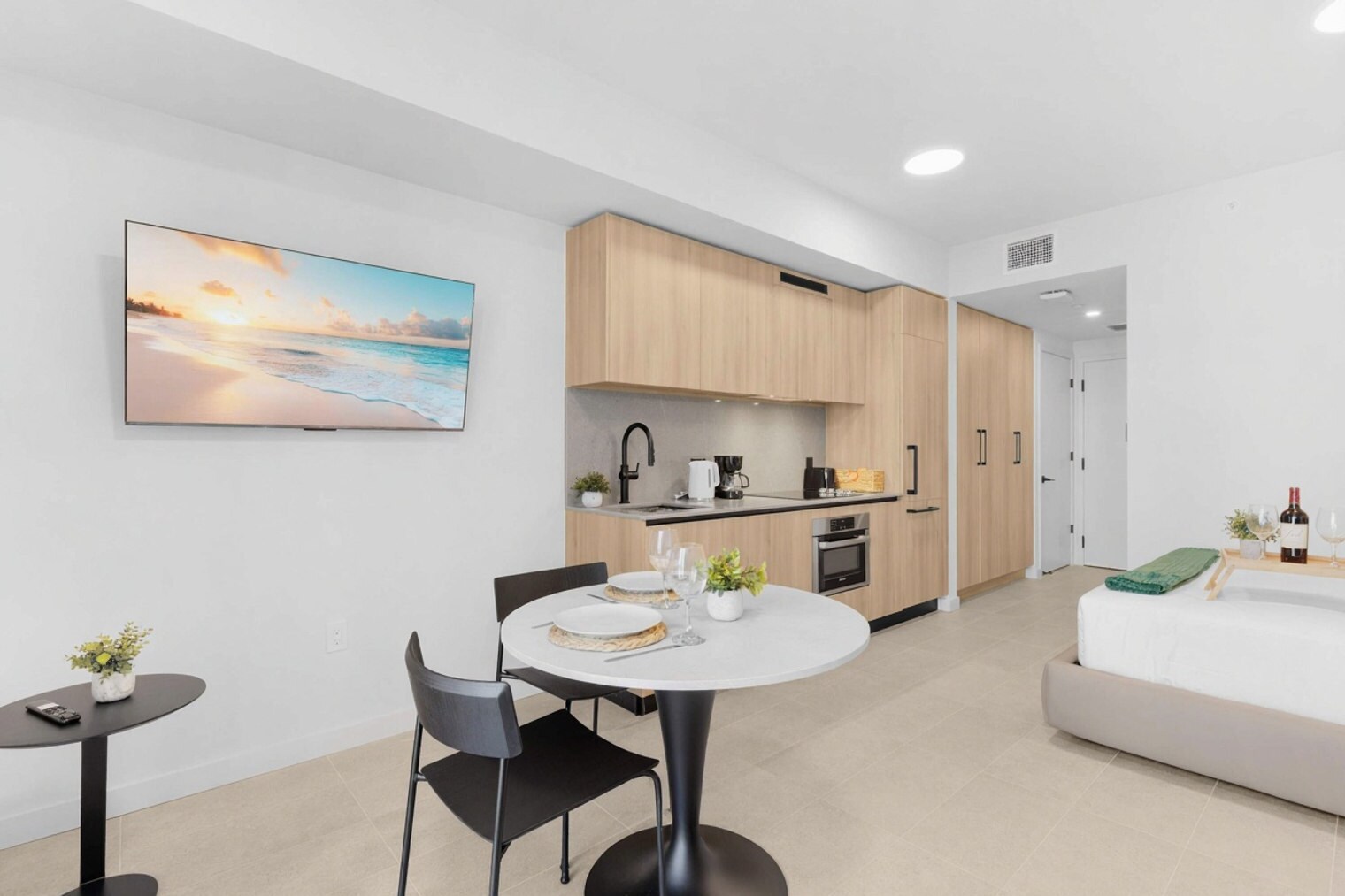 Building Photo - 501 NE 1st Ave