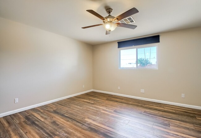 Building Photo - 4 Bedroom 3 Bathroom Single Family Home in...