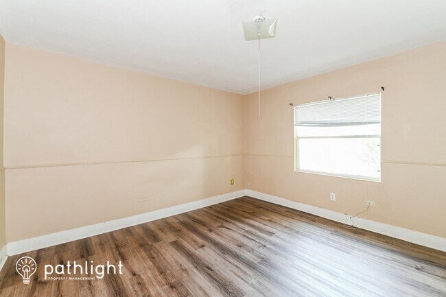 Building Photo - 1718 Sunset Pl