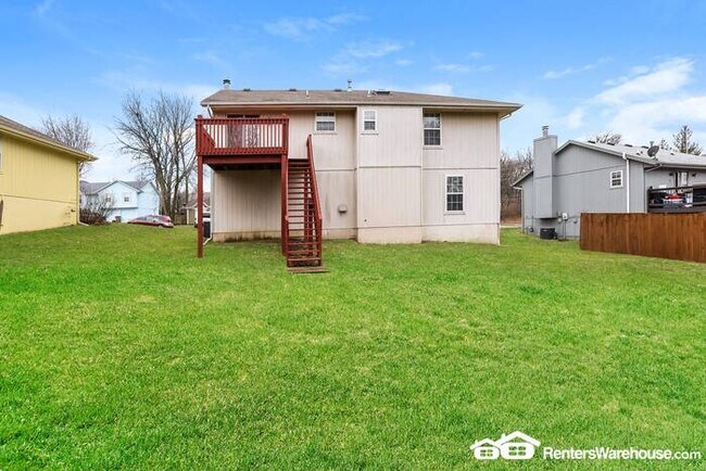 Building Photo - 3 Bed 2.5 Bath In Raymore!  Available 7/1!