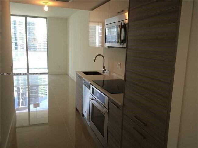 Building Photo - 1300 Brickell Bay Dr