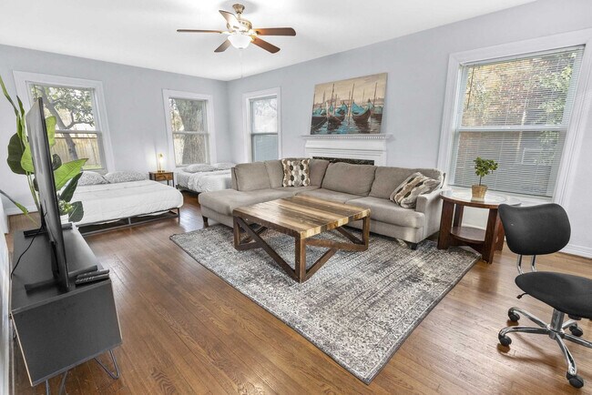 Building Photo - 3321 Charleston St