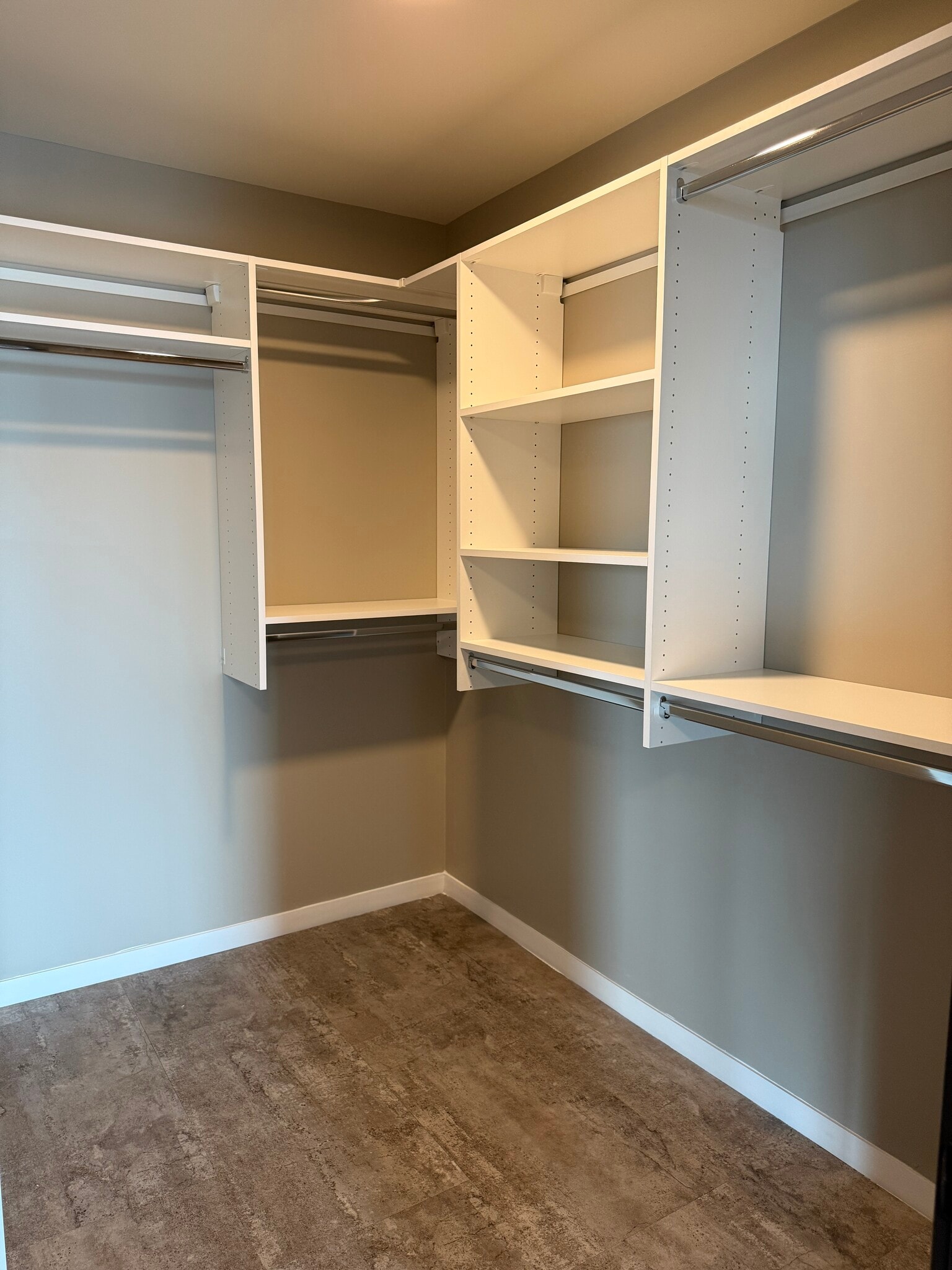 Building Photo - 917 W Washington Blvd