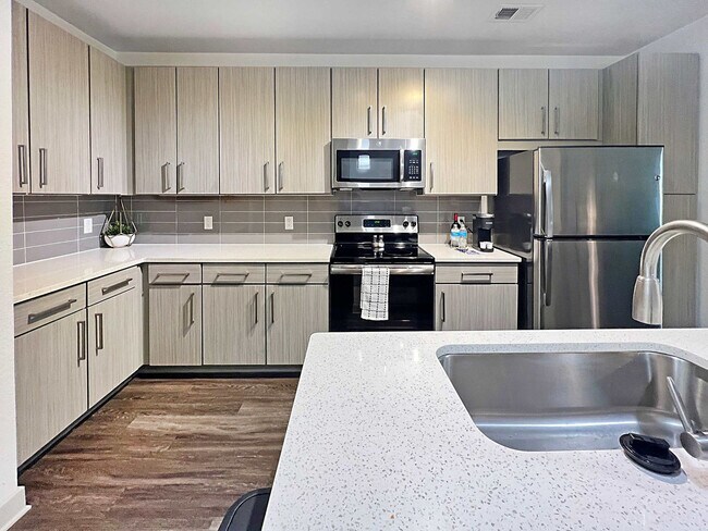 Building Photo - 2615 N Grady Ave