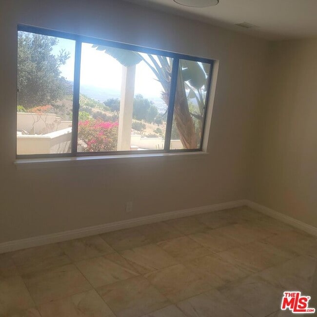 Building Photo - 42100 Parado Del Sol Dr