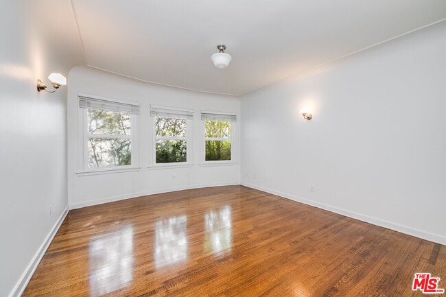 Building Photo - 1211 S Genesee Ave