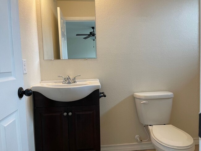 Building Photo - Town home for rent