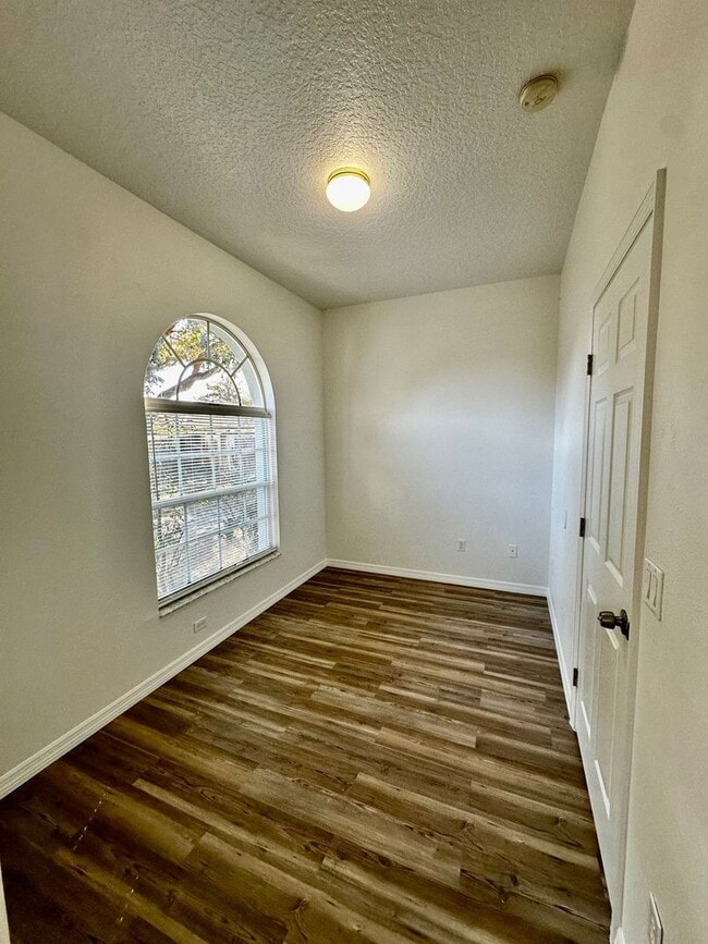 Building Photo - *Move In Ready* Bright & Spacious 3BR/2BA Home with Open Layout & Huge Backyard in Orlando