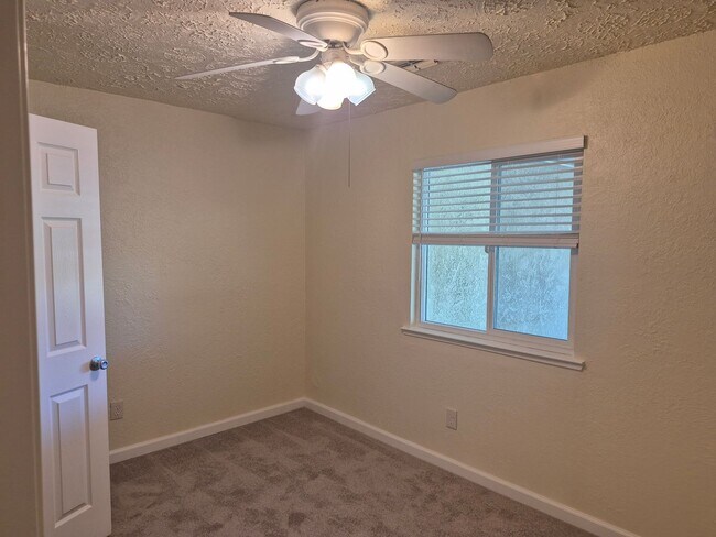 Building Photo - Remodeled 3 Bedroom 2 Bathroom Carmichael ...