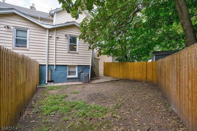 Building Photo - 173 Spruce St
