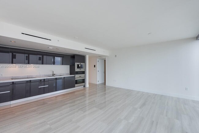 Building Photo - 1451 Brickell Ave
