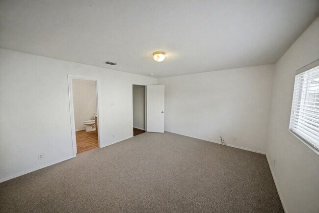 Building Photo - Beautiful 4-Bedroom Home in Bulverde Village! - Realtor Commission: $500