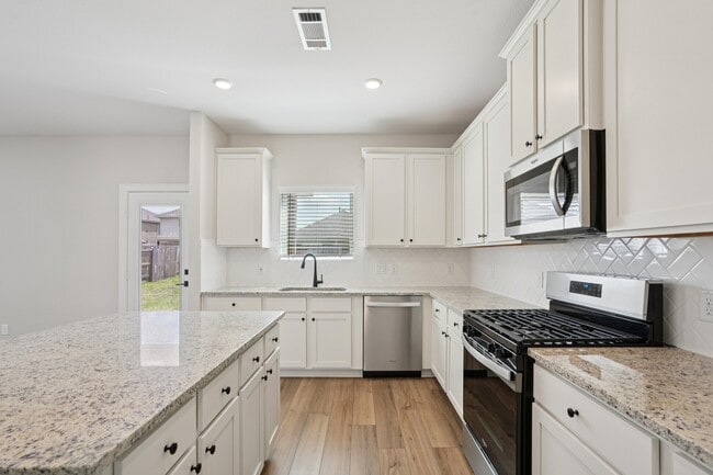 Building Photo - 1006 Whispering Winds Dr