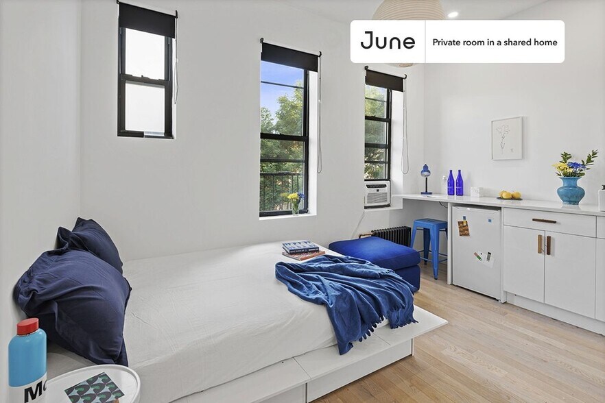 Primary Photo - Private bedroom in 3 bed/3 bath Home