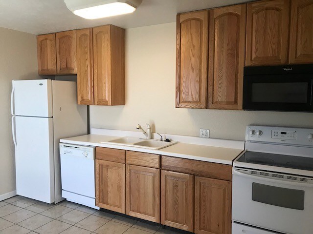 Building Photo - 510 S Poplar St