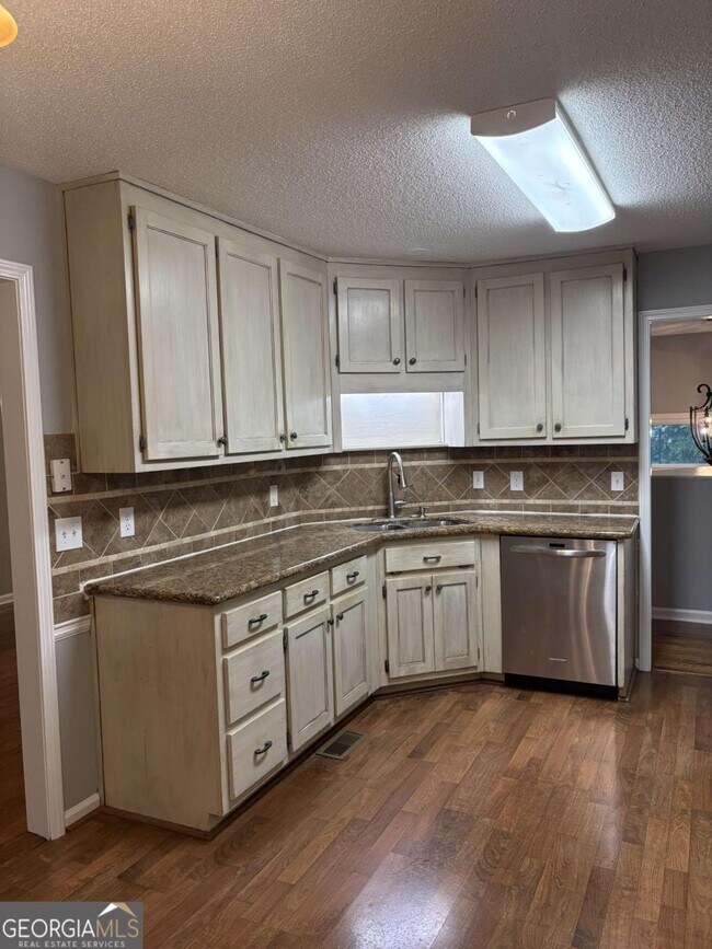 Building Photo - 5045 Bayberry Ct