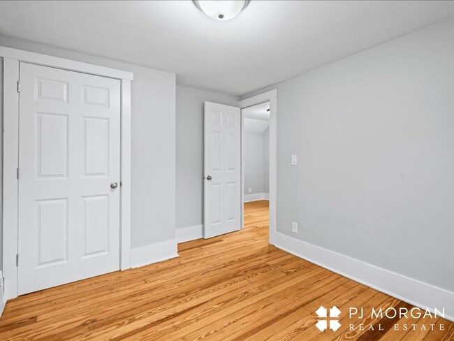Building Photo - 3 bedroom 2 bath house in midtown! RENTAL ...