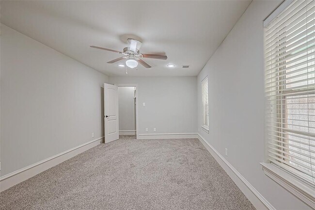 Building Photo - 5226 Kiam St
